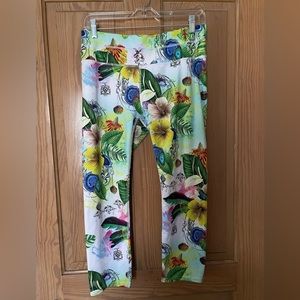 EUC Athleta Chaturanga Capri, Medium, Tropical Print